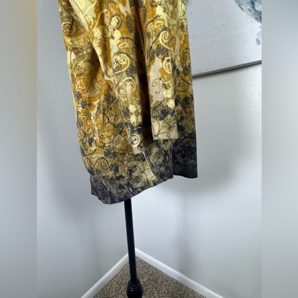 Christopher&Banks Yellow and Black Thermal Floral Rhinestone Button-Front Top XL - Picture 5 of 10
